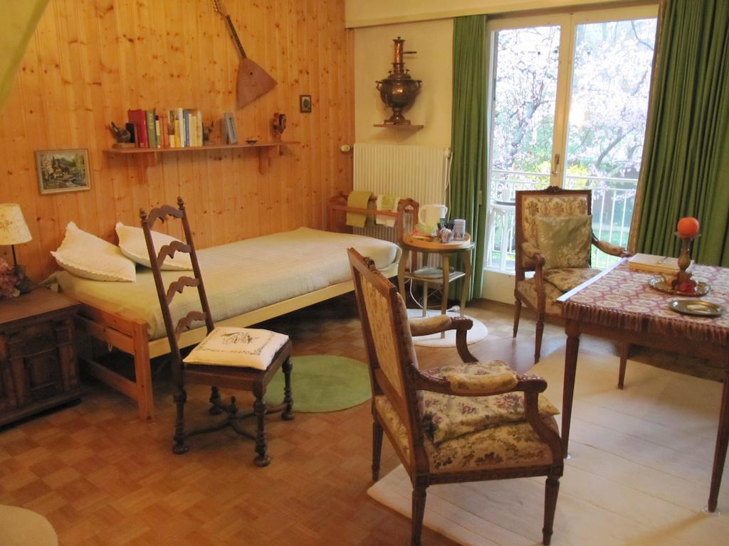 Chez Jean Et Daisy Bed & Breakfast Riehen Phòng bức ảnh