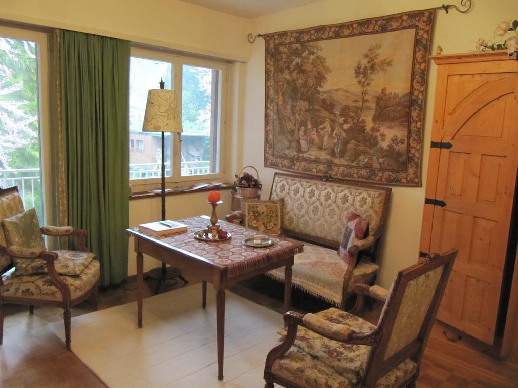 Chez Jean Et Daisy Bed & Breakfast Riehen Phòng bức ảnh